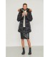 Parka Negra Ajustada Henry Arroway